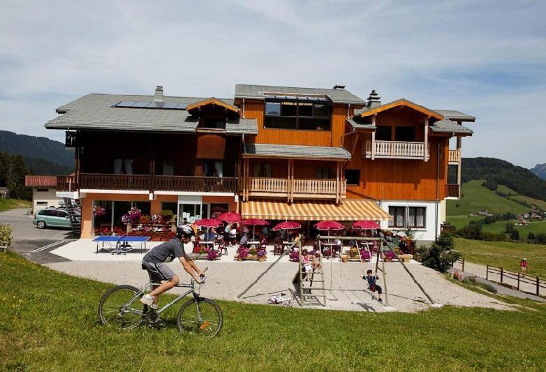 Hotel Les Skieurs Bellevaux Exterior foto